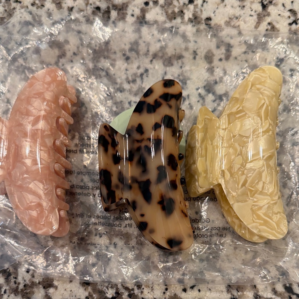 Cocus Pocus Set of Three MIDI Hair Claw Clips - Pink, Tortoise, Cream